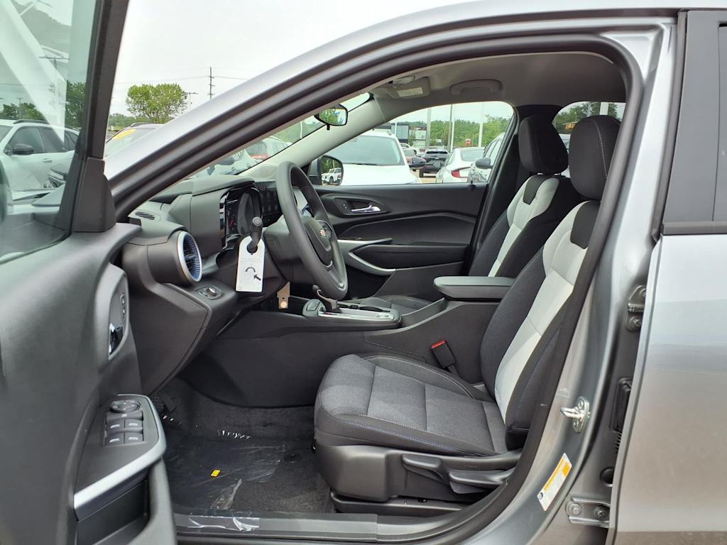 Thumbnail: 2026 Chevrolet Trax - 8