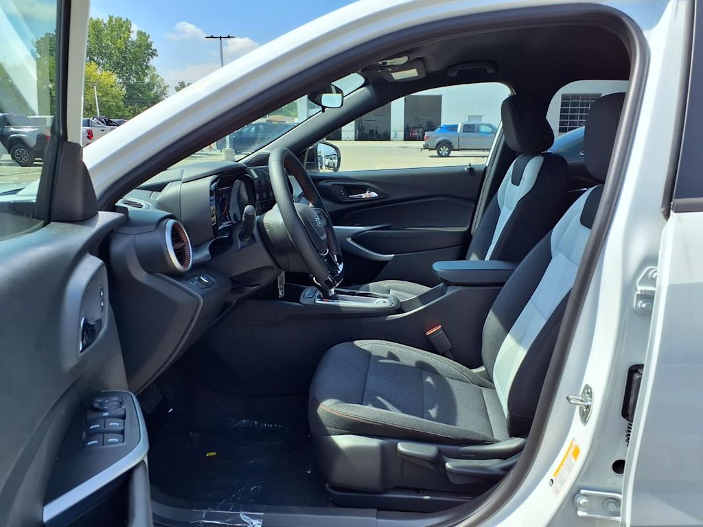 Thumbnail: 2026 Chevrolet Trax - 9