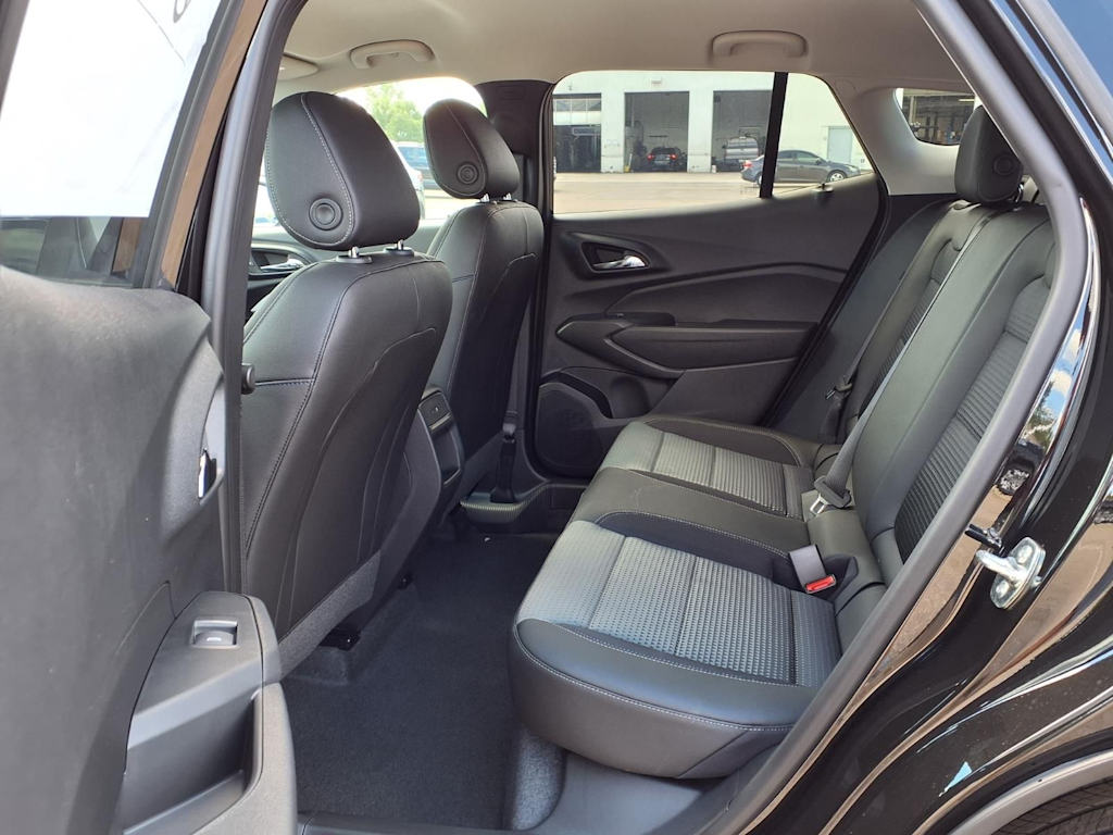 Thumbnail: 2026 Chevrolet Trax - 8