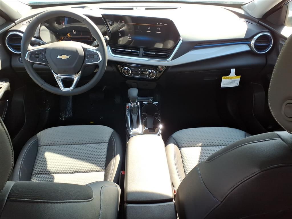 Thumbnail: 2025 Chevrolet Trax - 2