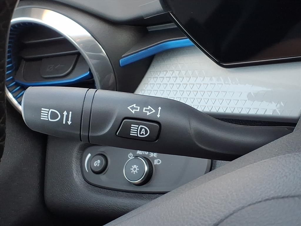 Thumbnail: 2025 Chevrolet Trax - 17