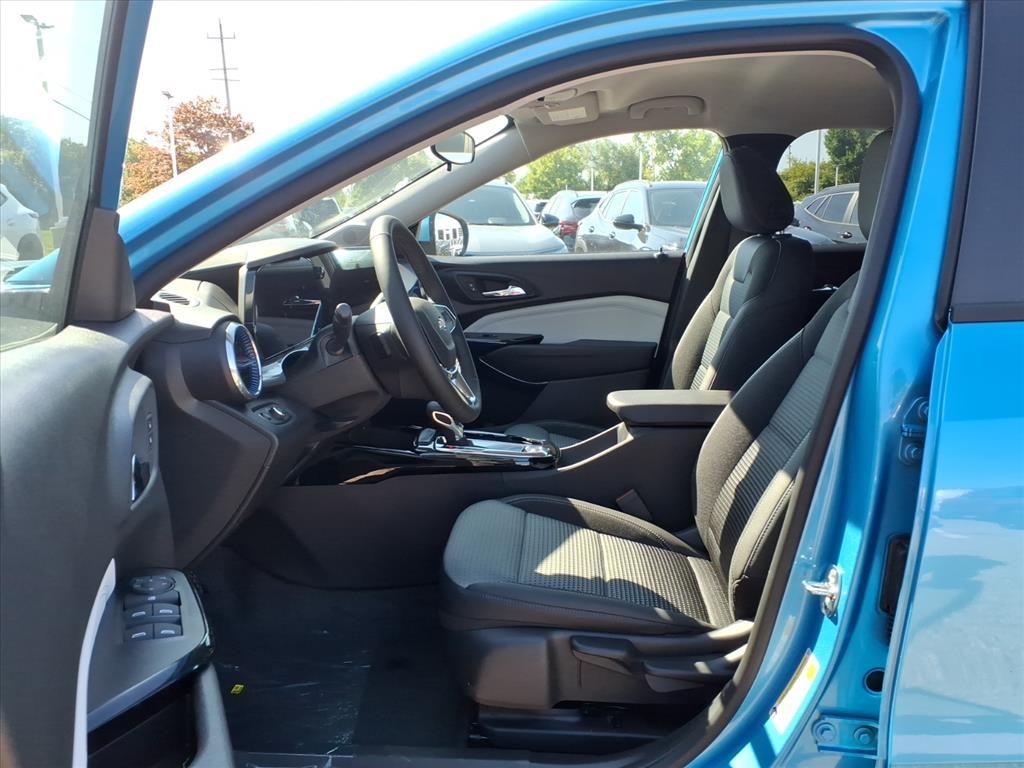 Thumbnail: 2025 Chevrolet Trax - 9