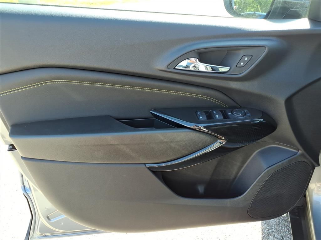 Thumbnail: 2025 Chevrolet Trax - 18