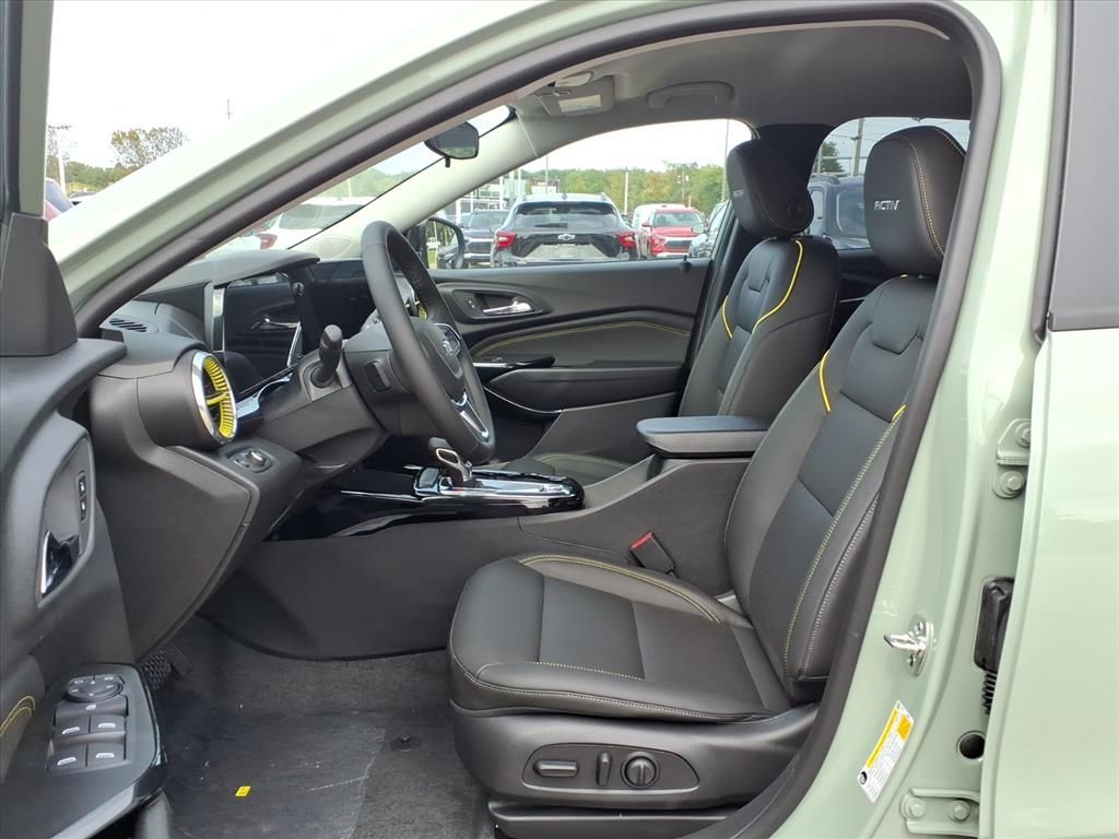 Thumbnail: 2026 Chevrolet Trax - 9