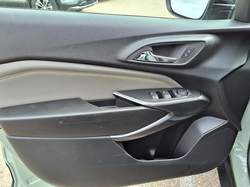 Thumbnail: 2026 Chevrolet Trax - 15