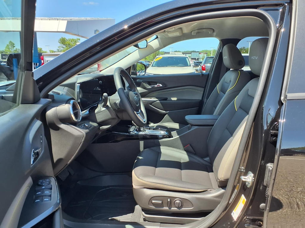 Thumbnail: 2026 Chevrolet Trax - 9