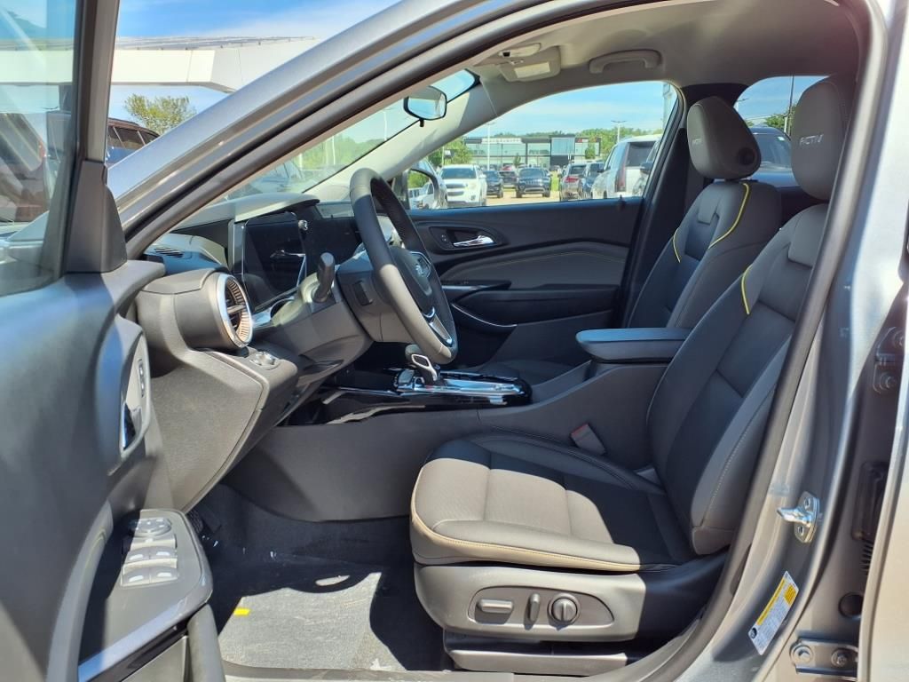 Thumbnail: 2025 Chevrolet Trax - 9