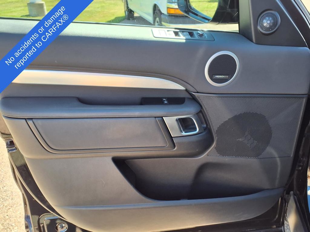 Thumbnail: 2020 Land Rover Discovery - 18