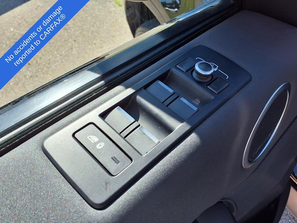 Thumbnail: 2020 Land Rover Discovery - 19