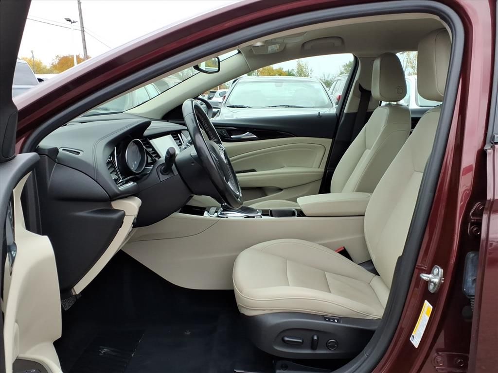 Thumbnail: 2018 Buick Regal - 10