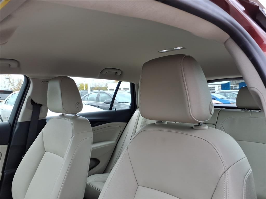 Thumbnail: 2018 Buick Regal - 21