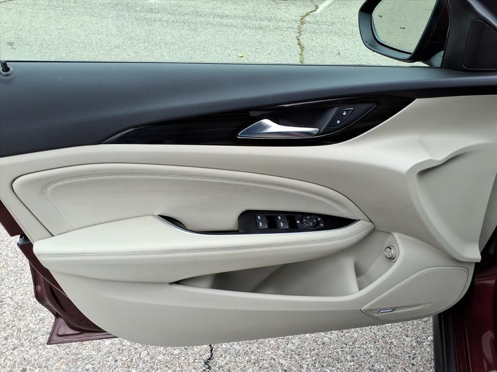 Thumbnail: 2018 Buick Regal - 19