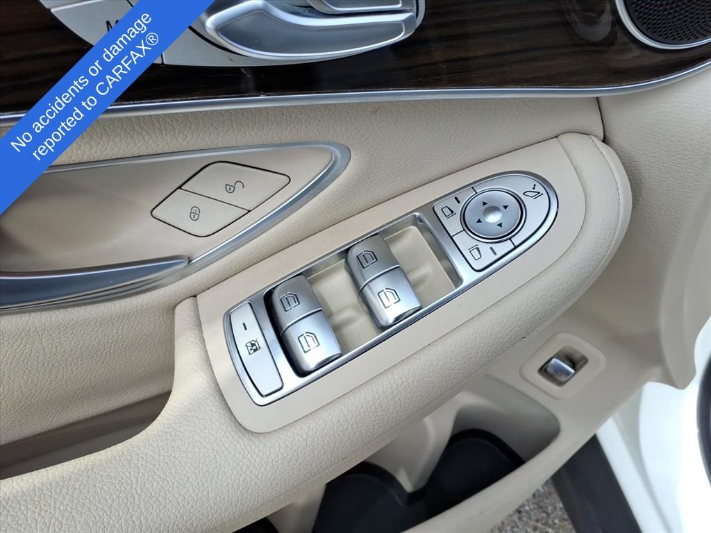Thumbnail: 2022 Mercedes-Benz GLC - 22