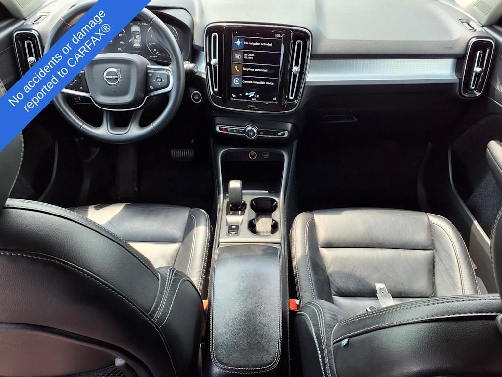 Thumbnail: 2022 Volvo XC40 - 2