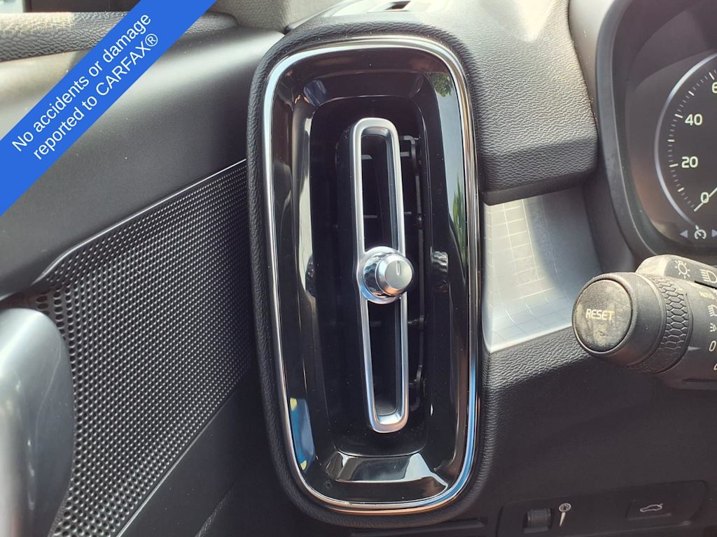 Thumbnail: 2022 Volvo XC40 - 30