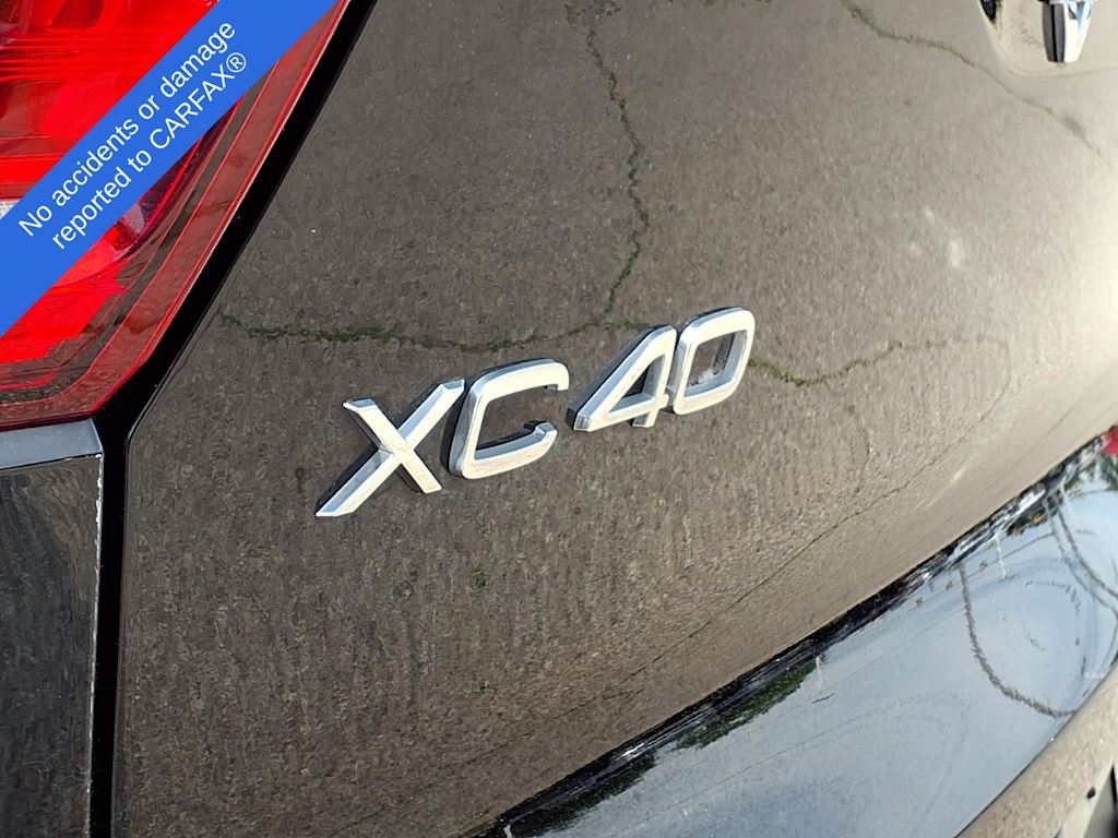 Thumbnail: 2022 Volvo XC40 - 6