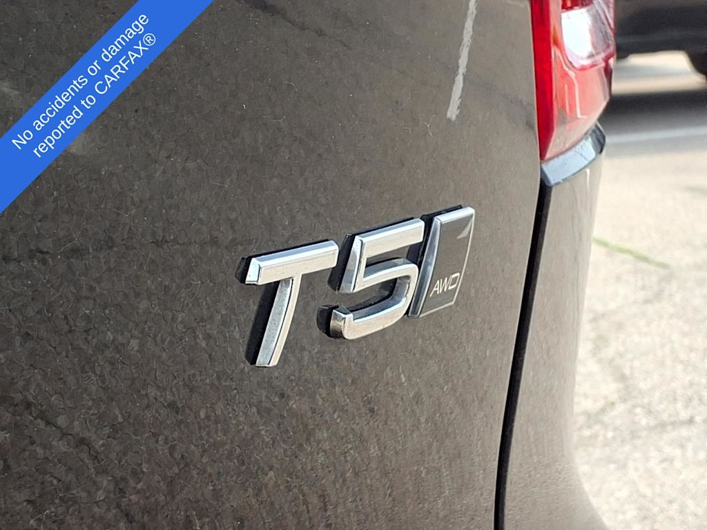 Thumbnail: 2022 Volvo XC40 - 18
