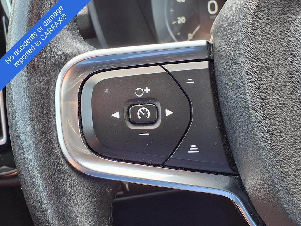 Thumbnail: 2022 Volvo XC40 - 29