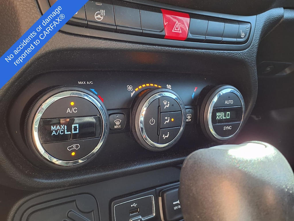Thumbnail: 2016 Jeep Renegade - 30