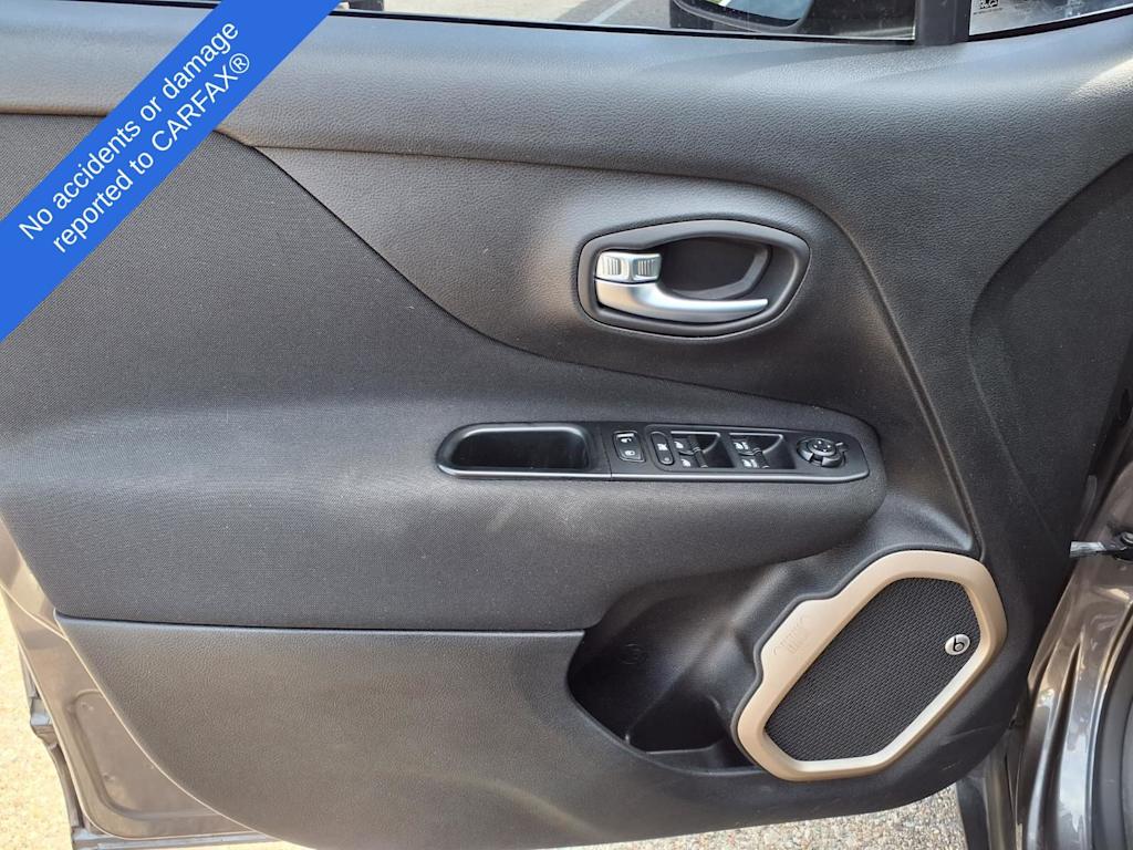 Thumbnail: 2016 Jeep Renegade - 19