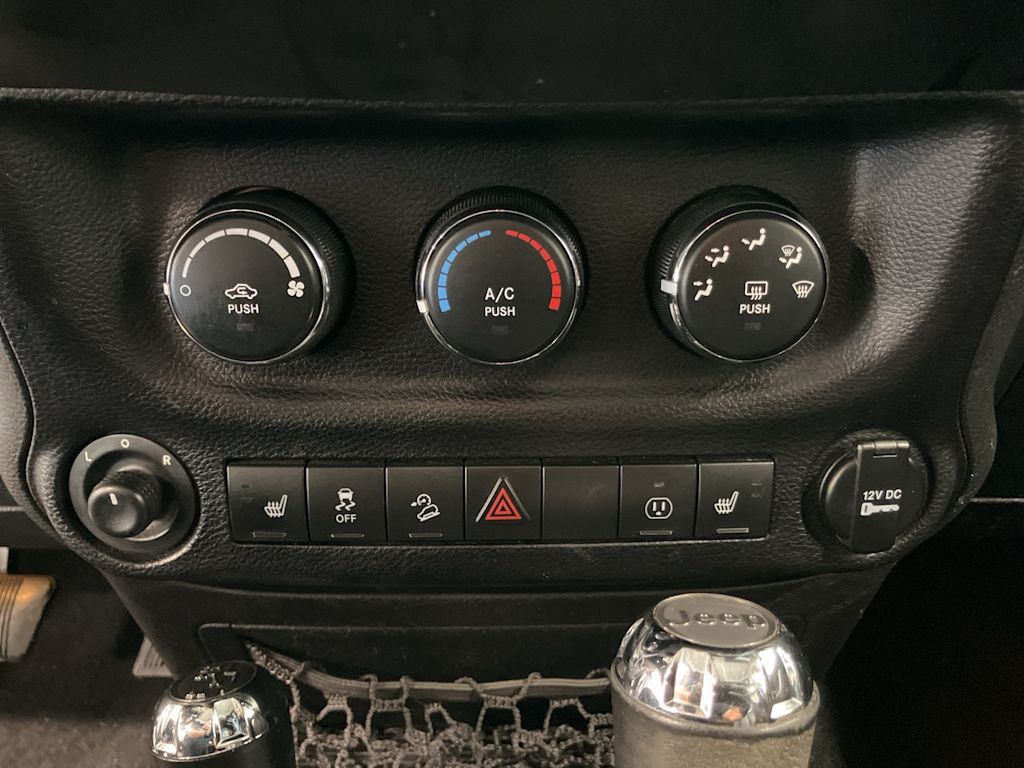 Thumbnail: 2014 Jeep Wrangler - 22