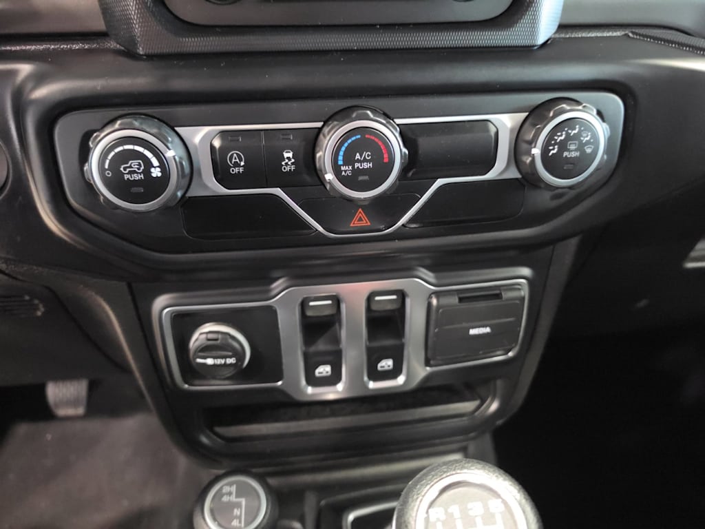 Thumbnail: 2020 Jeep Wrangler - 30