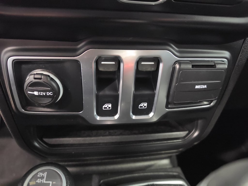 Thumbnail: 2020 Jeep Wrangler - 29