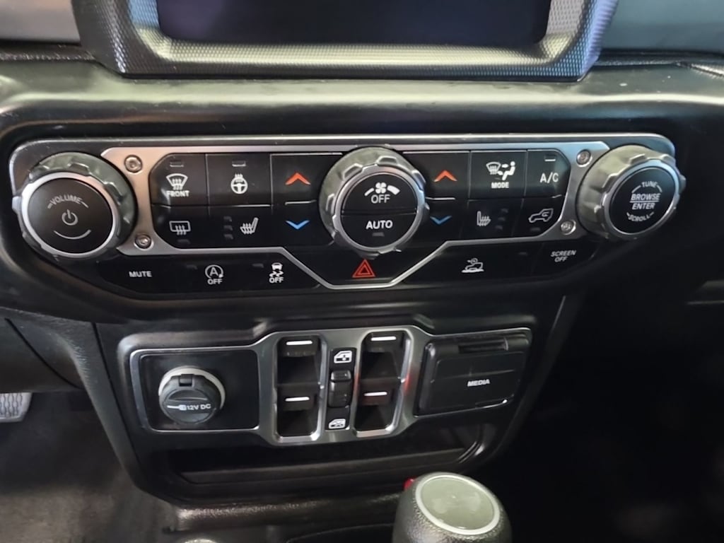 Thumbnail: 2022 Jeep Wrangler - 29