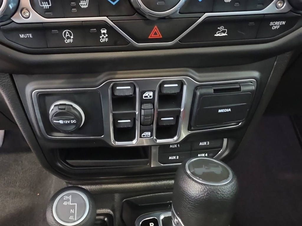 Thumbnail: 2023 Jeep Wrangler - 28