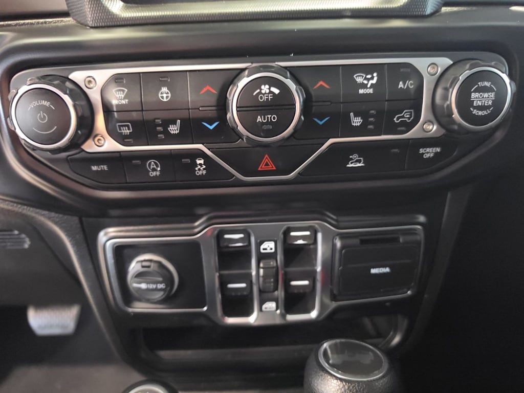 Thumbnail: 2022 Jeep Wrangler - 28