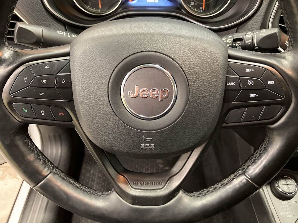 Thumbnail: 2020 Jeep Cherokee - 21