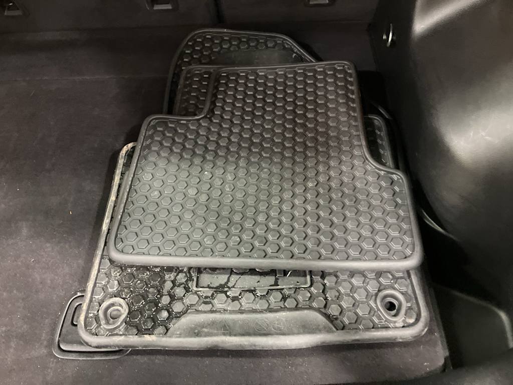 Thumbnail: 2020 Jeep Cherokee - 28