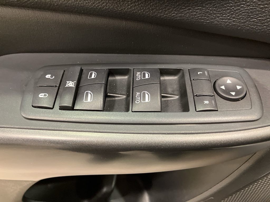 Thumbnail: 2020 Jeep Cherokee - 19