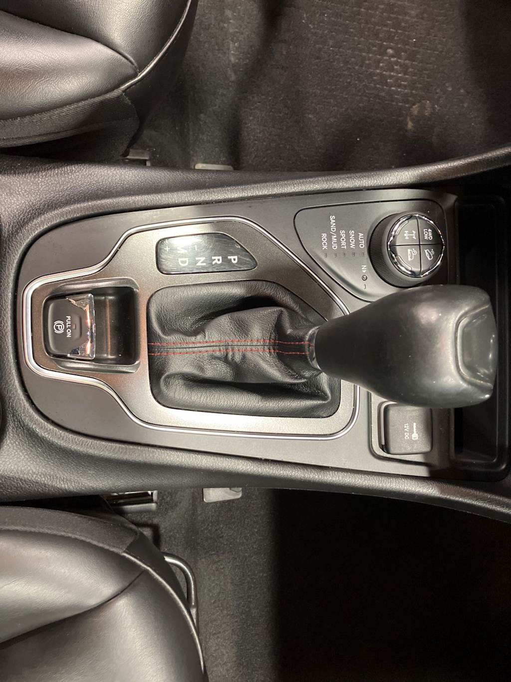 Thumbnail: 2020 Jeep Cherokee - 12