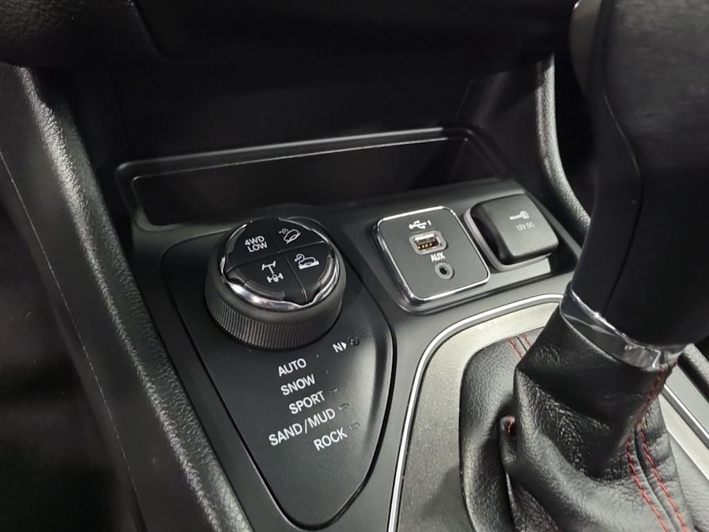 Thumbnail: 2022 Jeep Cherokee - 32