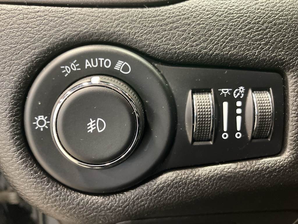 Thumbnail: 2021 Jeep Cherokee - 19