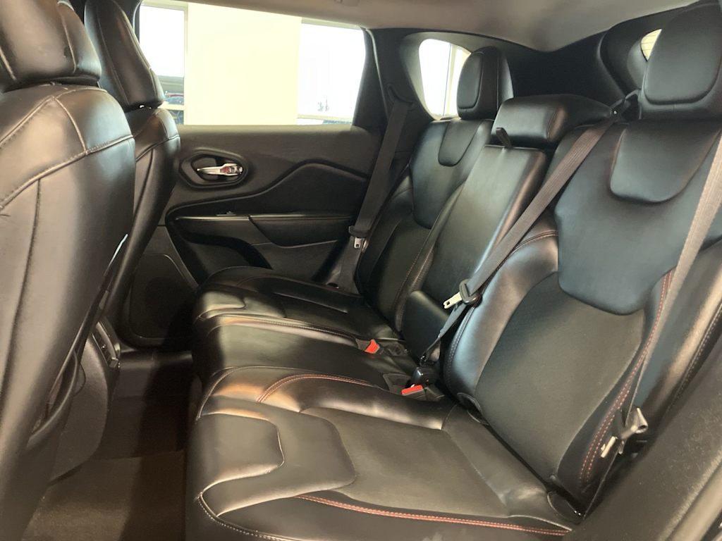 Thumbnail: 2021 Jeep Cherokee - 9