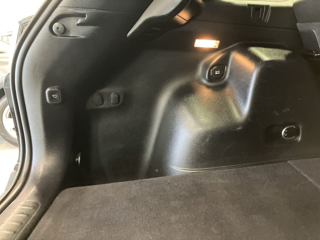 Thumbnail: 2021 Jeep Cherokee - 31