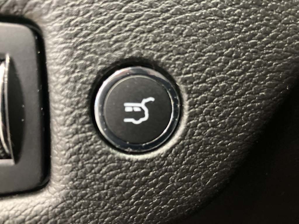 Thumbnail: 2021 Jeep Cherokee - 20