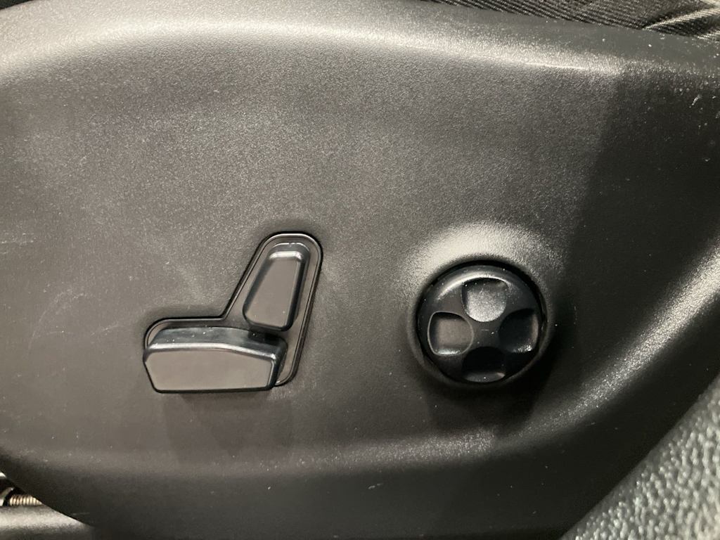 Thumbnail: 2021 Jeep Cherokee - 17