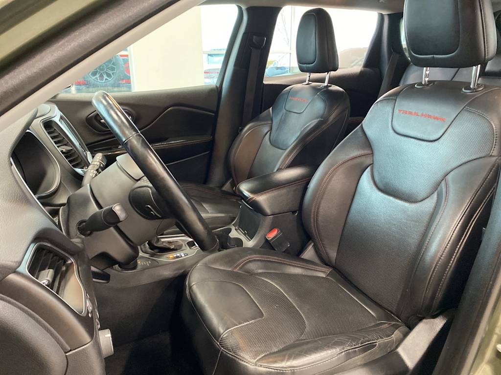 Thumbnail: 2020 Jeep Cherokee - 9