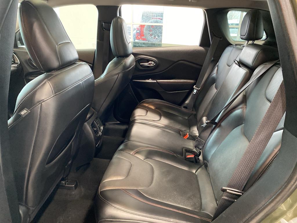 Thumbnail: 2020 Jeep Cherokee - 10