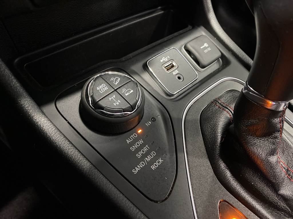 Thumbnail: 2020 Jeep Cherokee - 13