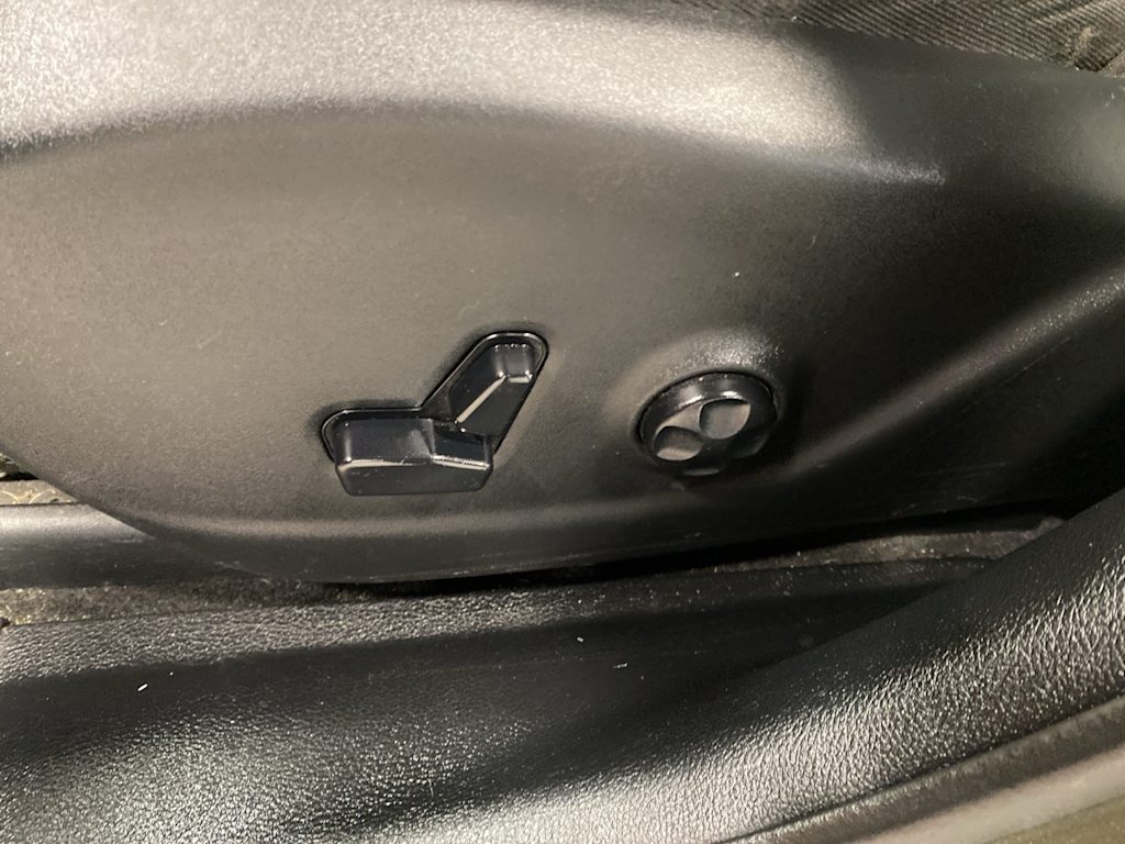 Thumbnail: 2020 Jeep Cherokee - 20