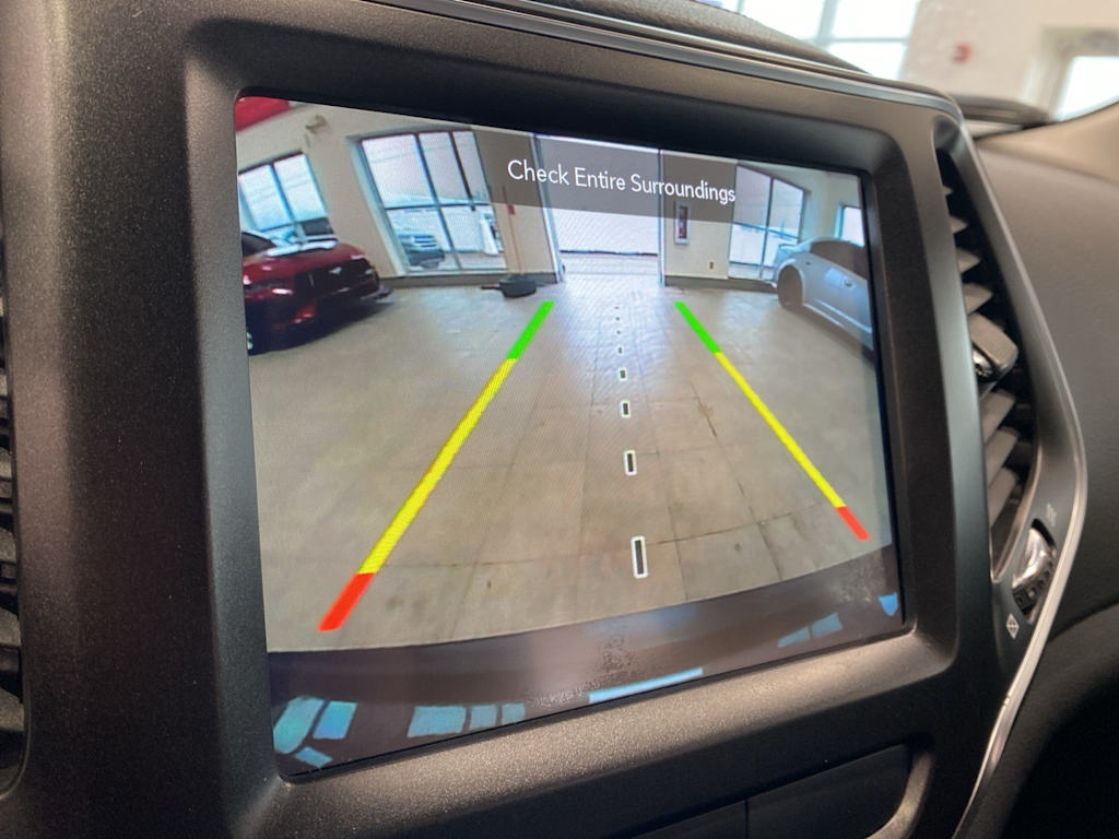 Thumbnail: 2020 Jeep Cherokee - 25