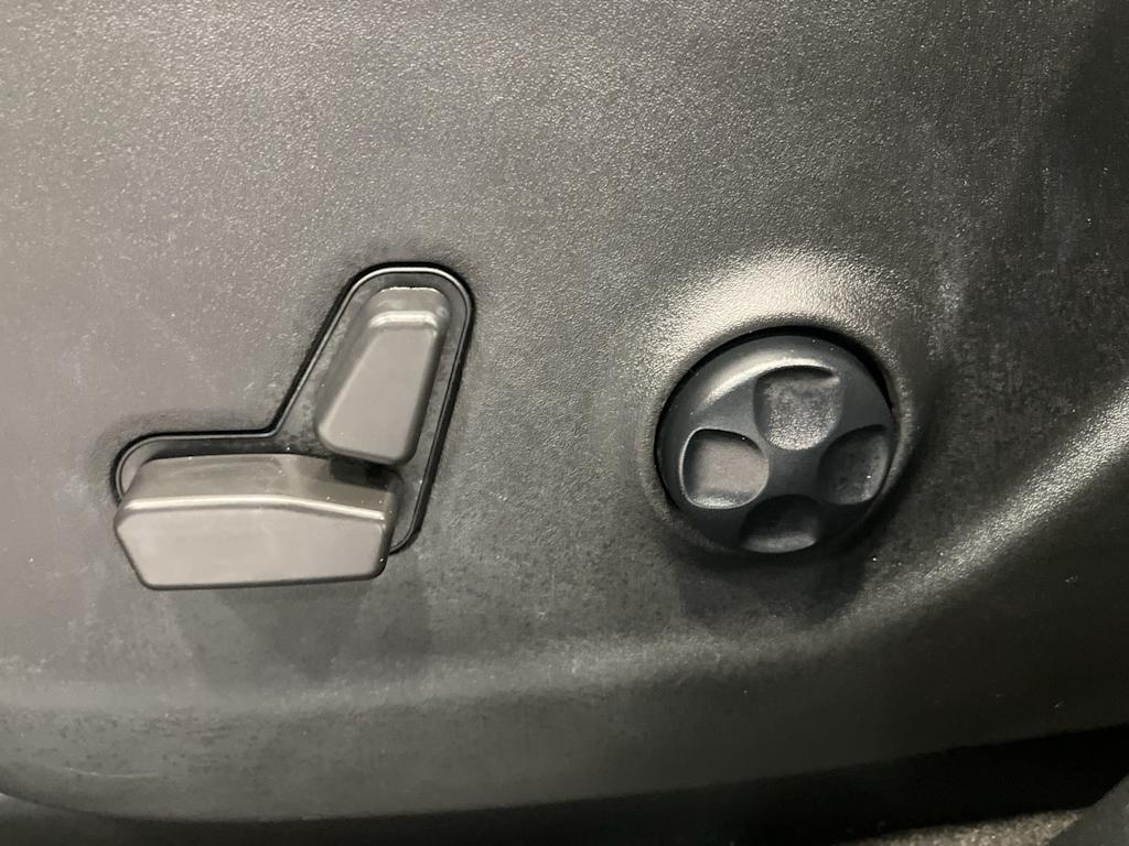 Thumbnail: 2021 Jeep Cherokee - 18