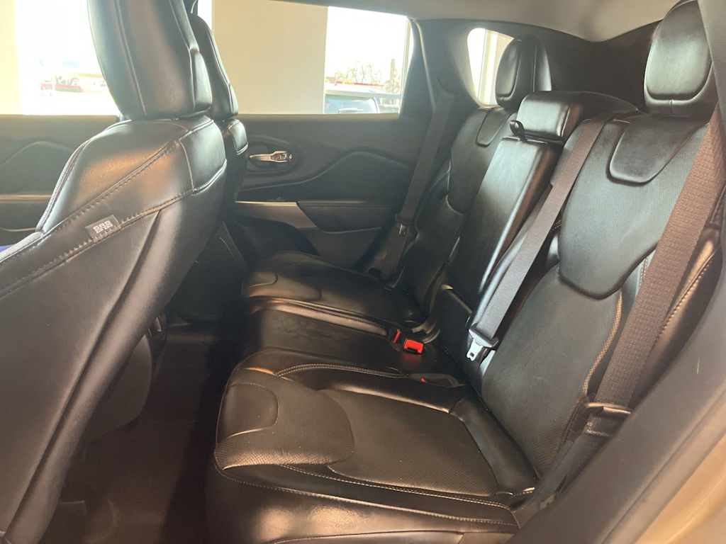 Thumbnail: 2021 Jeep Cherokee - 9