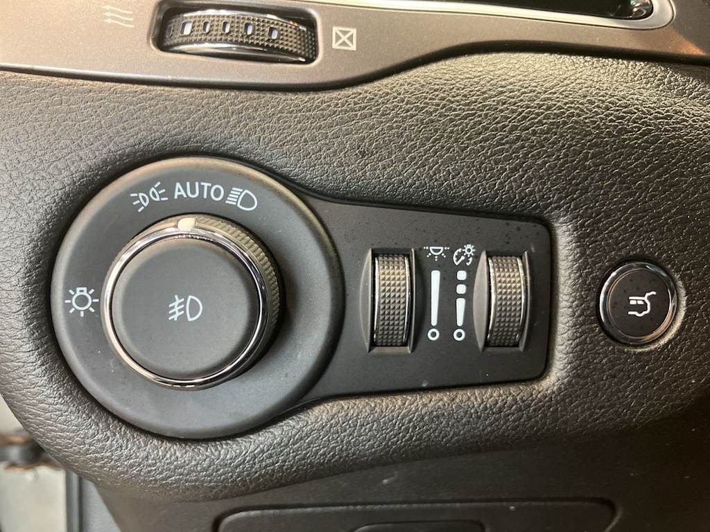 Thumbnail: 2021 Jeep Cherokee - 20