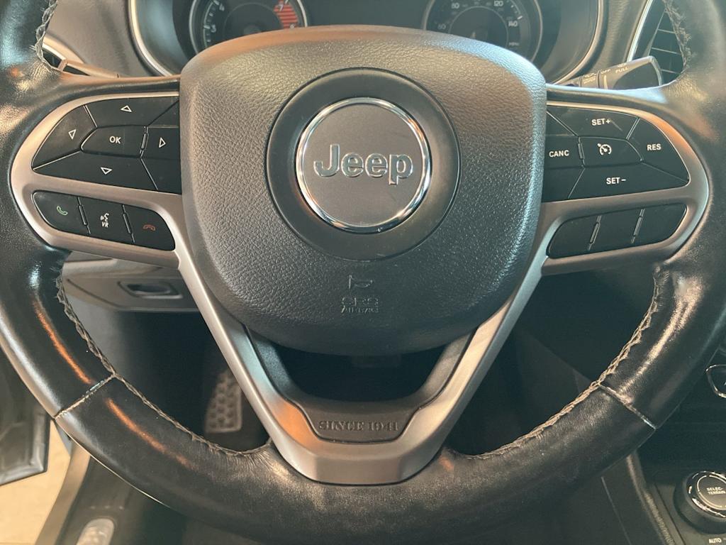 Thumbnail: 2021 Jeep Cherokee - 21