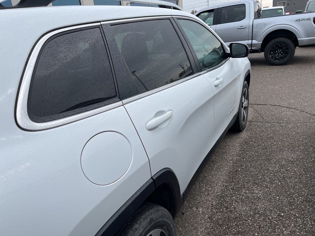 Thumbnail: 2021 Jeep Cherokee - 18